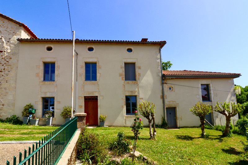 Propriété à vendre à Yvrac-et-Malleyrand, Charente - 177 000 €