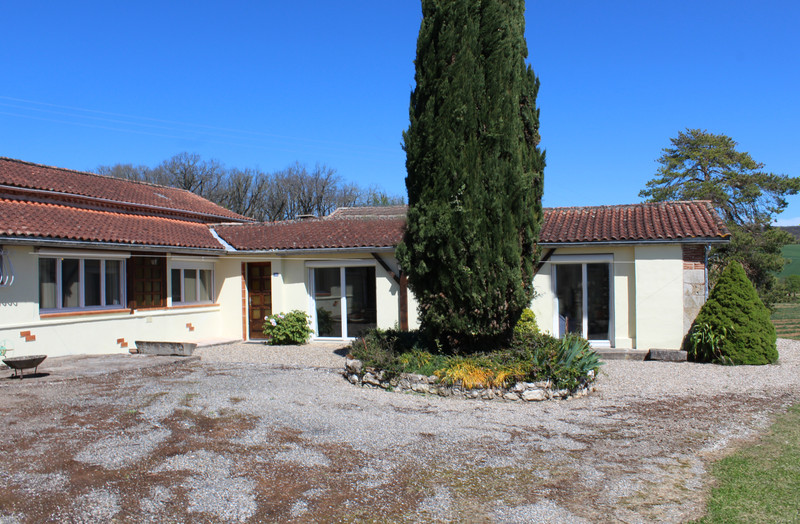 French property for sale in Trentels, Lot-et-Garonne - €395,380 - photo 2