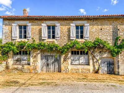 Grange à vendre à Cellefrouin, Charente, Poitou-Charentes, avec Leggett Immobilier