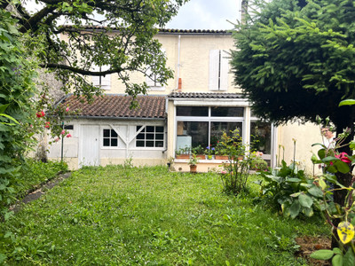 Maison à vendre à Jarnac, Charente, Poitou-Charentes, avec Leggett Immobilier