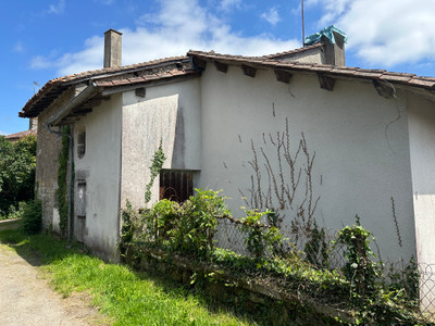 French property for sale in Saint-Estèphe, Dordogne - €66,600 - photo 2