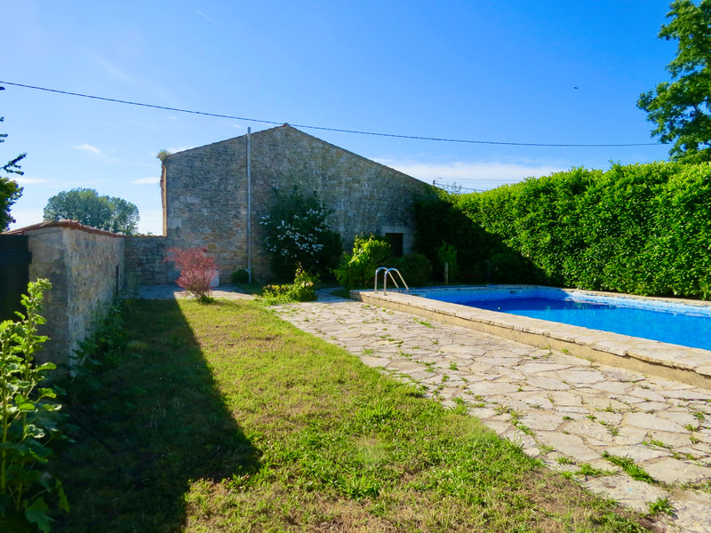 French property for sale in Saint-Savinien, Charente-Maritime - €250,000 - photo 10