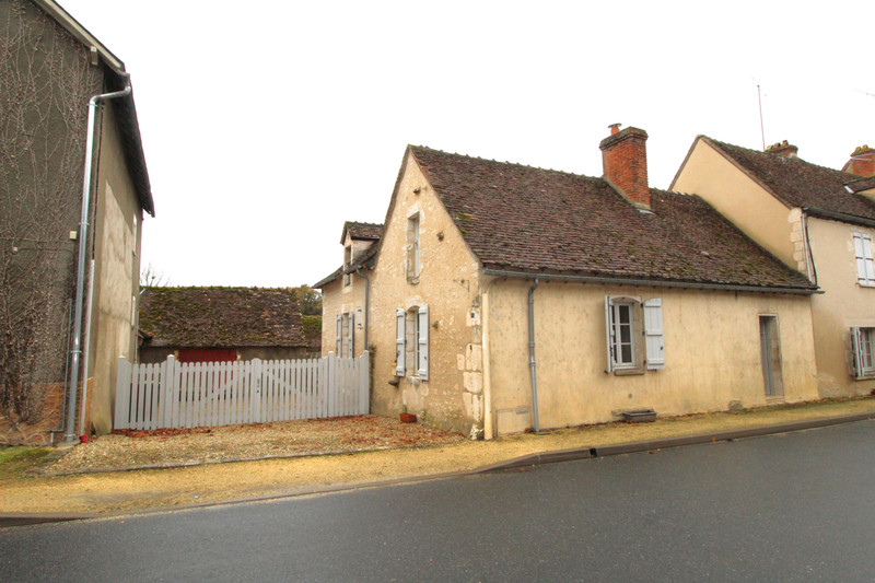 French property for sale in Fontgombault, Indre - €185,000 - photo 2