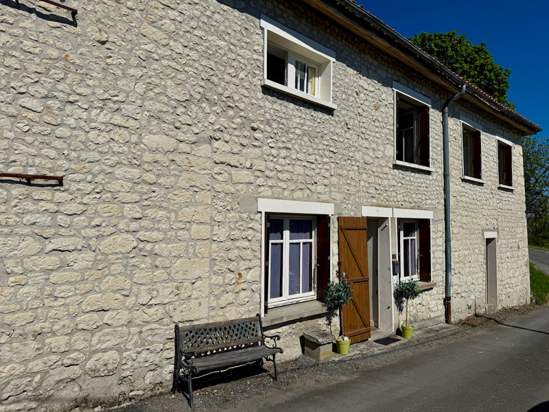 Propriété à vendre à Salles-Lavalette, Charente - 99 000 €