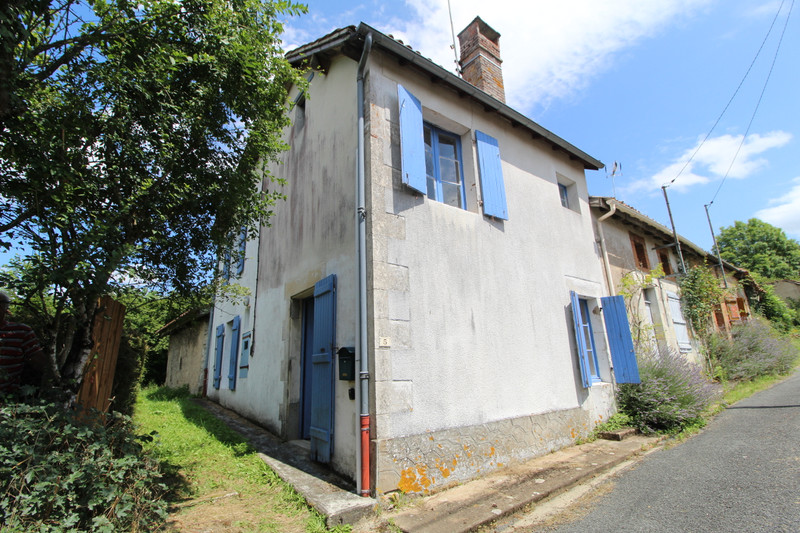 French property for sale in Luchapt, Vienne - €60,000 - photo 2