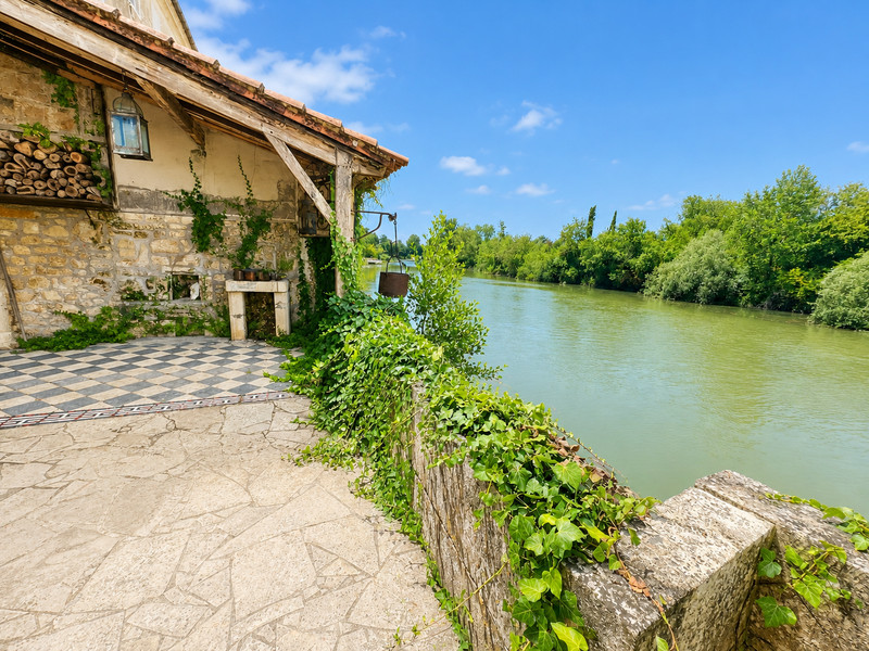 French property for sale in Saint-Savinien, Charente-Maritime - €278,200 - photo 9