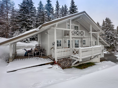 Ski property for sale in  - 1 250 000 € - photo 0