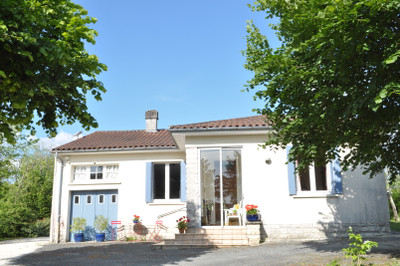 Maison à vendre à Bourdeilles, Dordogne, Aquitaine, avec Leggett Immobilier