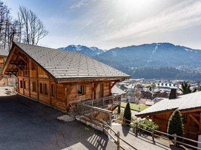 Superbly located 5 bed chalet and adjoining 2 bed chalet with glorious south-facing views over Samoëns.
