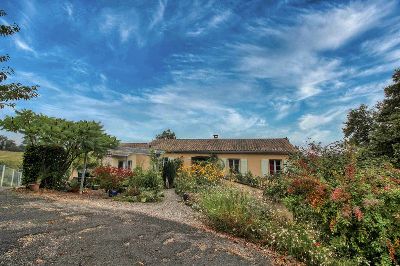French property for sale in Confolens, Charente - &#8364;295,995 - photo 10