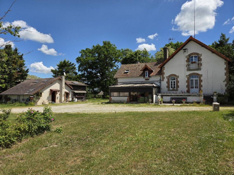 French property for sale in Gennetines, Allier - €577,500 - photo 0