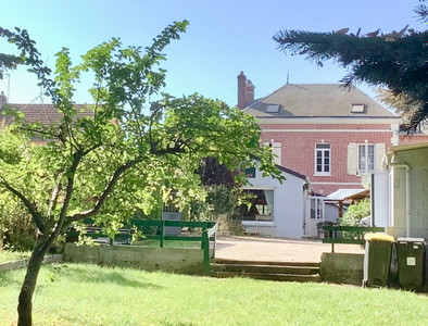 Commerce à vendre à Gisors, Eure, Haute-Normandie, avec Leggett Immobilier