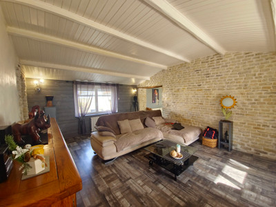 French property for sale in Vouillé-les-Marais, Vendée - €278,200 - photo 5