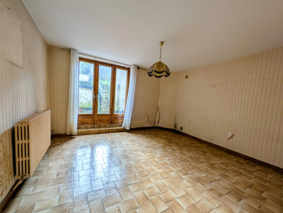 French property for sale in Ruffec, Charente - €71,500 - photo 3