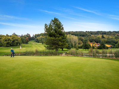 A voir absolument magnifique dépendance du château d'Albon (26) le paradis pour golfeurs et amoureux de nature