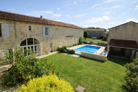 Propriété à vendre à Charmé, Charente - 382 660 € - photo n°1