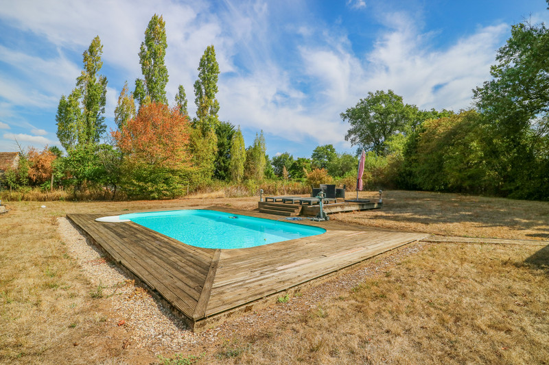 French property for sale in Brigueil-le-Chantre, Vienne - €162,000 - photo 1