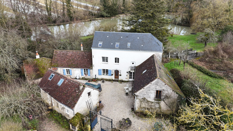 French property for sale in Perrusson, Indre-et-Loire - €670,000 - photo 0