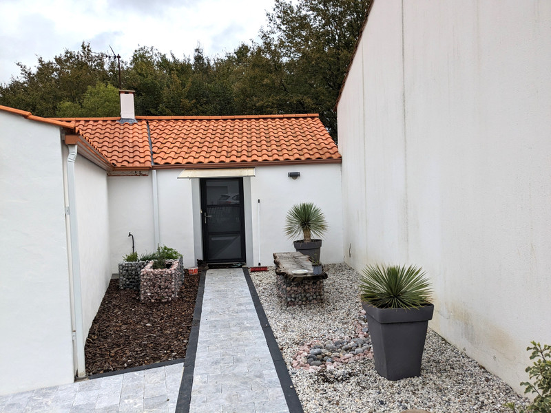 French property for sale in Froidfond, Vendée - €275,600 - photo 2