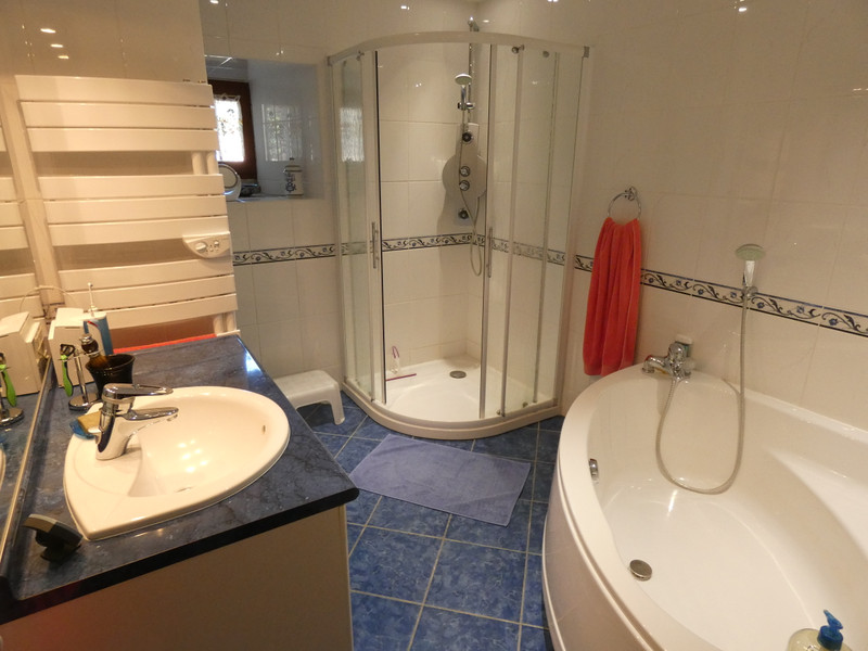 French property for sale in Saint-Martin-Valmeroux, Cantal - €379,900 - photo 4