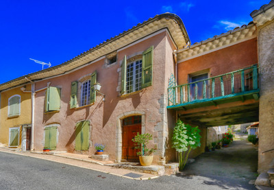 Maison à vendre à Banon, Alpes-de-Haute-Provence, PACA, avec Leggett Immobilier