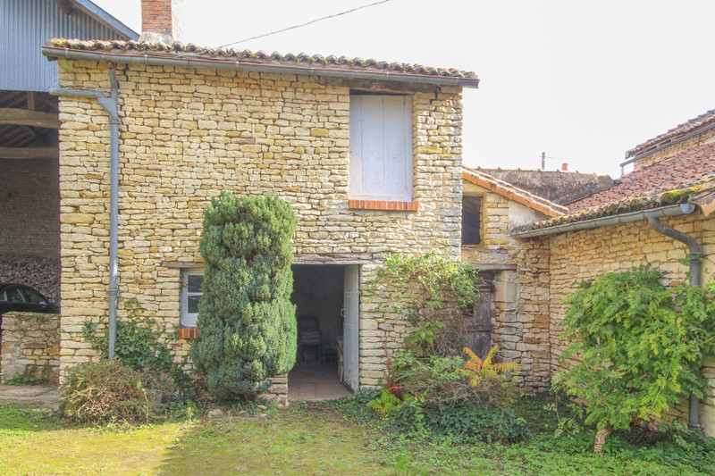 House in Angliers Vienne Nice opportunity to acquire a stone