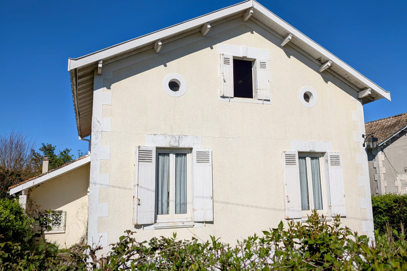 French property for sale in Coutras, Gironde - €189,390 - photo 5