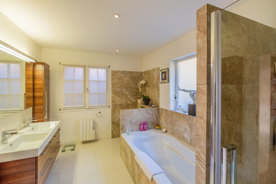 French property for sale in Entrecasteaux, Var - €875,000 - photo 12