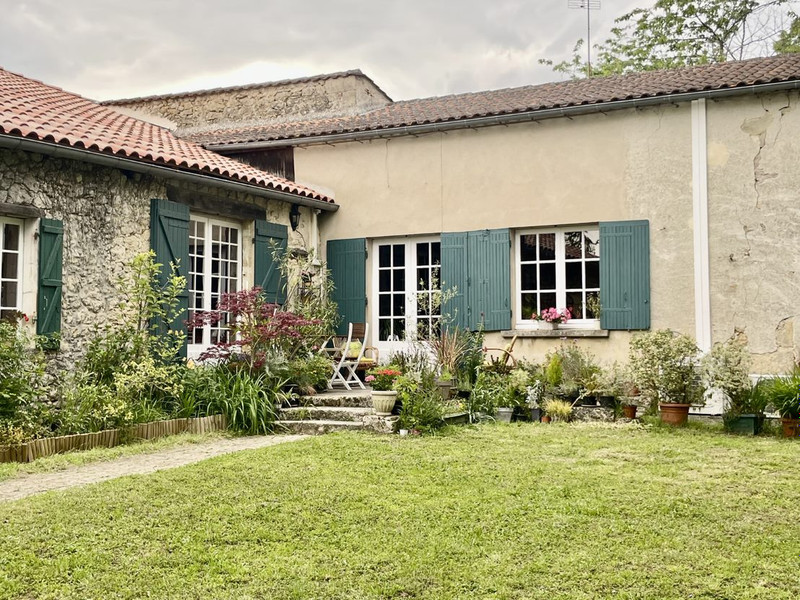 Maison à vendre à Sauveterre-de-Guyenne, Gironde - 399 000 € - photo 1