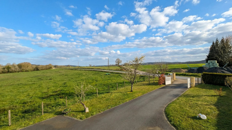 French property for sale in Château-Chervix, Haute-Vienne - €190,000 - photo 1