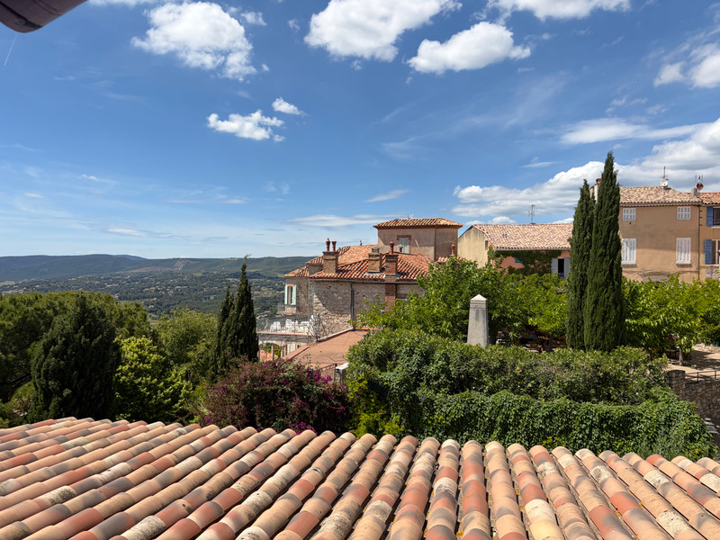 French property for sale in Le Castellet, Var - €299,999 - photo 2