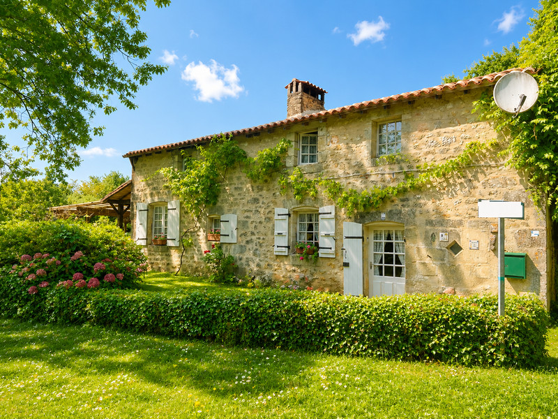 French property for sale in Grandjean, Charente-Maritime - €180,000 - photo 0