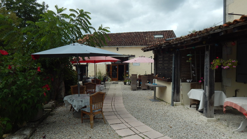 French property for sale in Combiers, Charente - &#8364;370,000 - photo 4