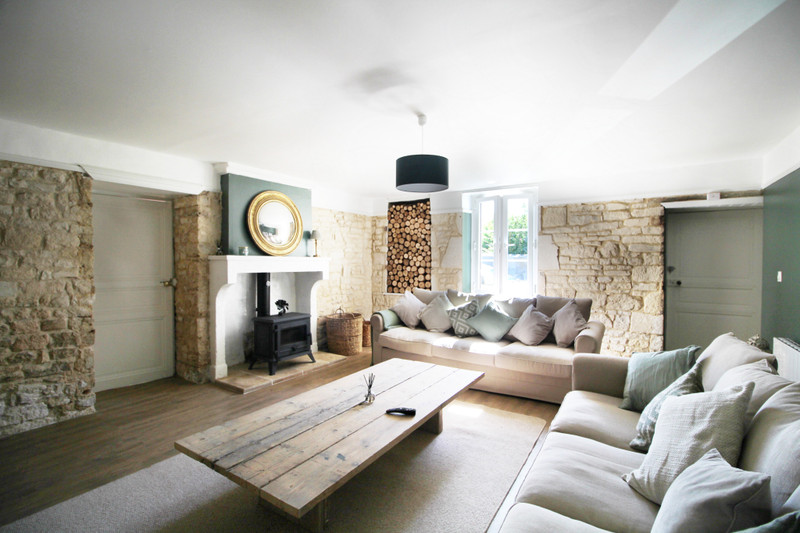 French property for sale in Chives, Charente-Maritime - €167,400 - photo 2