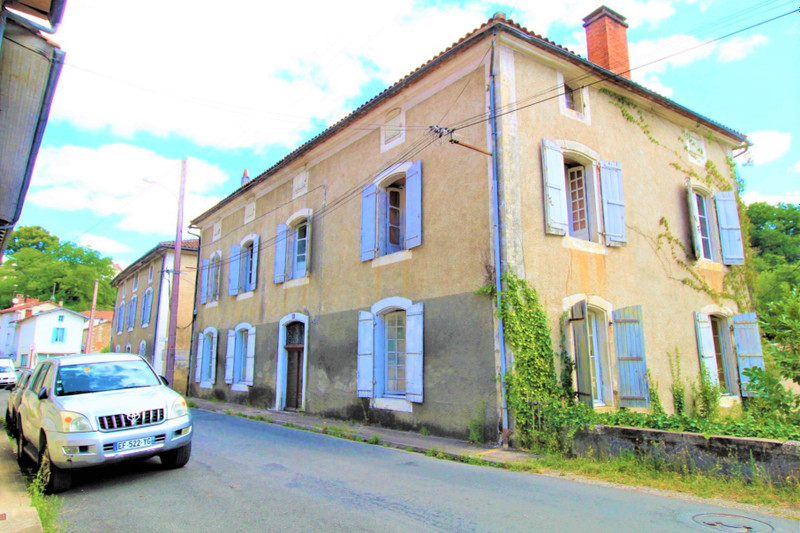 Maison à vendre à Nontron, Dordogne - 194 400 € - photo 1 Maison à vendre à Nontron, Dordogne - 194 400 € - photo 1