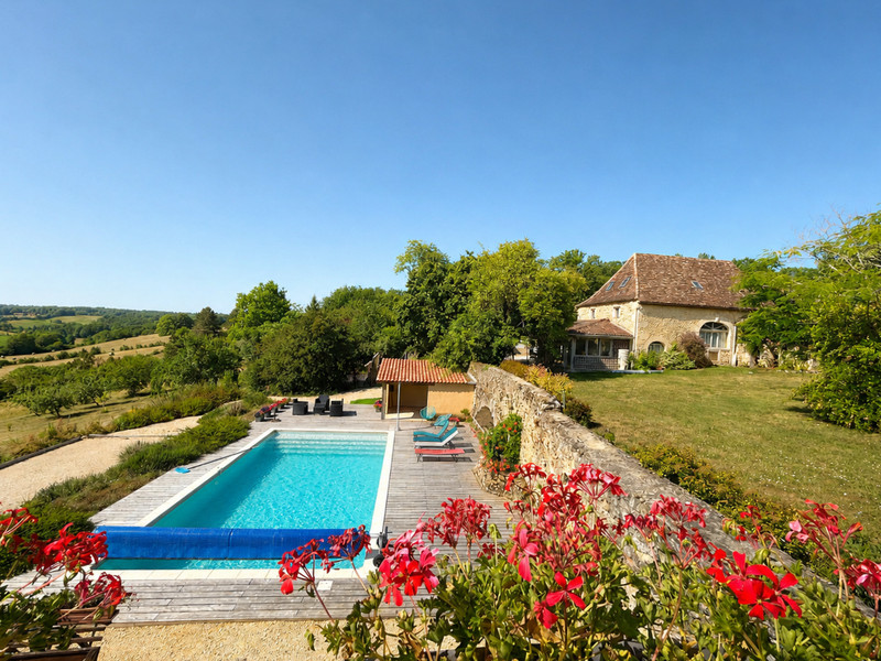 French property for sale in Douville, Dordogne - €499,900 - photo 2