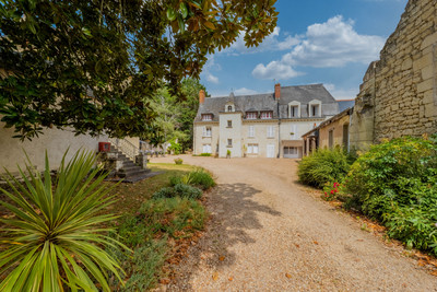 TYPICAL TUFFEAU STONE MANOR and its outbuildings - Loire Valley
Near Chinon and Bourgueil