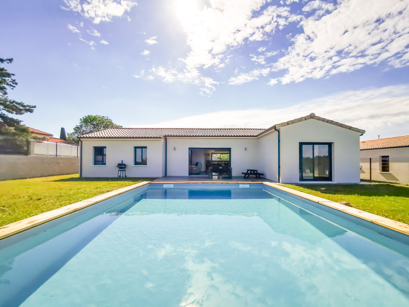Maison à vendre à Chérac, Charente-Maritime - 350 000 € - photo 1 Maison à vendre à Chérac, Charente-Maritime - 350 000 € - photo 1