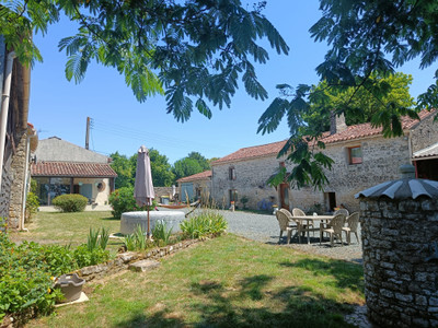Maison à vendre à Saint-Hilaire-des-Loges, Vendée, Pays de la Loire, avec Leggett Immobilier