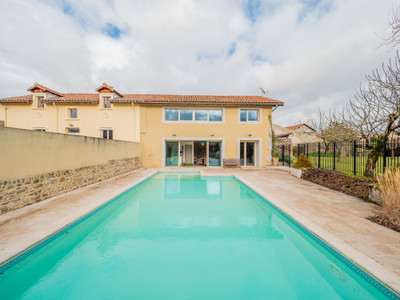 Propriété de rêve - deux maisons avec vue sur les Pyrénées, piscine et terrain sécurisé.  Parfait CdH/Gite