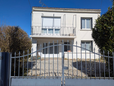 Maison à vendre à Gond-Pontouvre, Charente, Poitou-Charentes, avec Leggett Immobilier