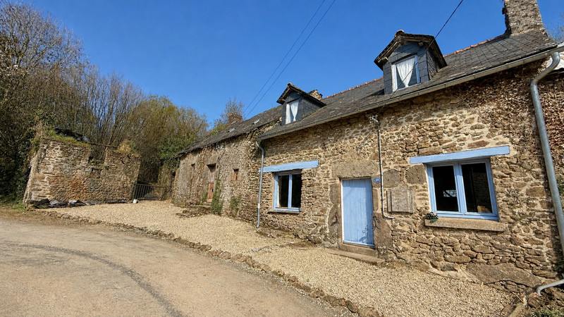 French property for sale in Champgenéteux, Mayenne - €59,600 - photo 0
