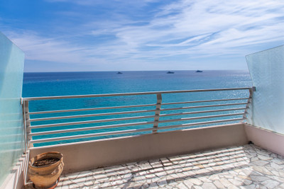 French property for sale in Menton, Alpes-Maritimes - €555,000 - photo 9