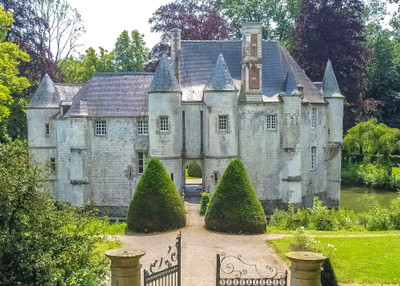 Magnificent unique fairytale château in charming secluded grounds. Excellent condition. Paris Airport 2 hours.