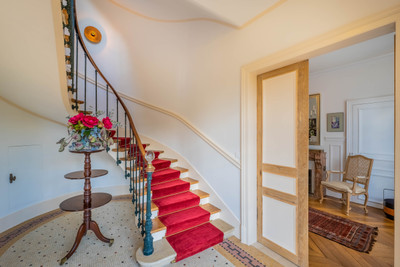 Maison de maître avec dépendances sur 2 ha. Piscine, salle de réception indépendante, étang, 41 min de Paris.