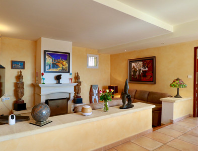 Provence: Stunning Grand Villa with indoor-pool, 4 + 2 bedrooms and stunning views, wheelchair-friendly