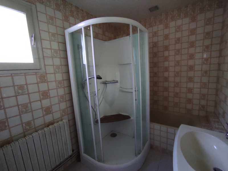 House for sale in ChampagneMouton Charente Village house with 5