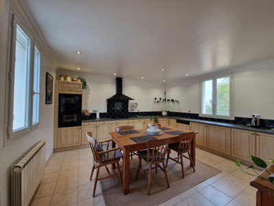 French property for sale in Vouzan, Charente - €266,000 - photo 4