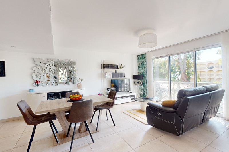 French property for sale in Villeneuve-Loubet, Alpes-Maritimes - €990,000 - photo 4
