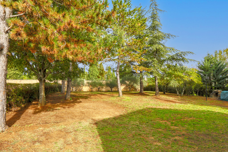 French property for sale in Saint-Saturnin-lès-Apt, Vaucluse - €250,000 - photo 1